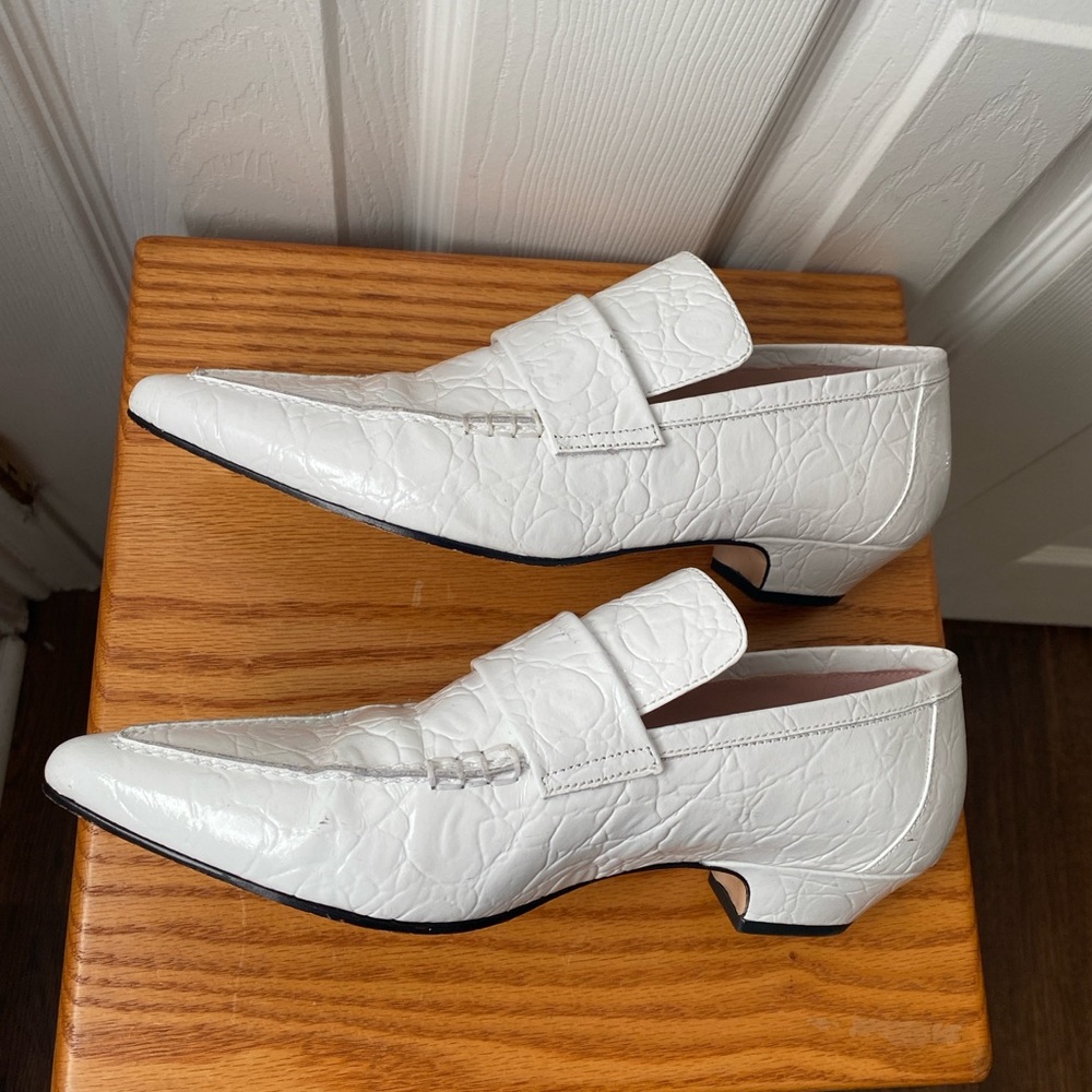SHUTZ Emelie Pointed Toe Loafer in White Croc Embossed Leather SZ 7.5B - Picture 5 of 15